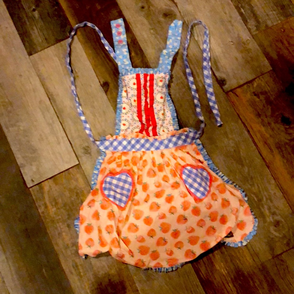 Kids Matilda Jane valentines apron. Play condition